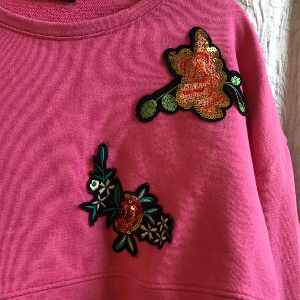 *HOST PICK* - Zara cropped sweatshirt with sequenced flower patches - Picture 9 of 12